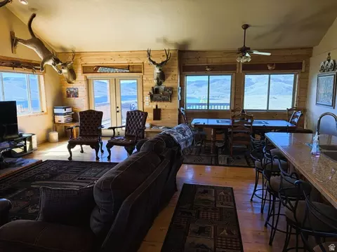Living - 17 Eagle Cir, Scofield, UT 84526 photo 3 of 7