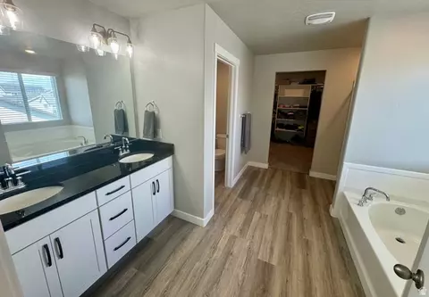 Bath - 4186 W 800 S, Syracuse, UT 84075 photo 1 of 3