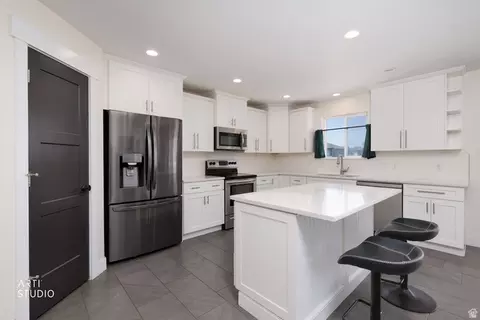 Kitchen - 3972 N Wood Rd, Eagle Mountain, UT 84005 photo 3 of 5