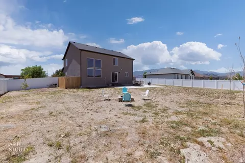 Exterior - 3972 N Wood Rd, Eagle Mountain, UT 84005 photo 4 of 11