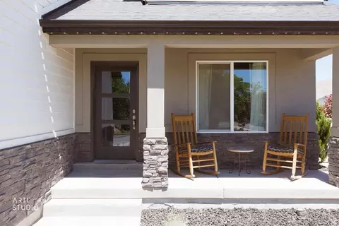 Exterior - 3972 N Wood Rd, Eagle Mountain, UT 84005 photo 3 of 11