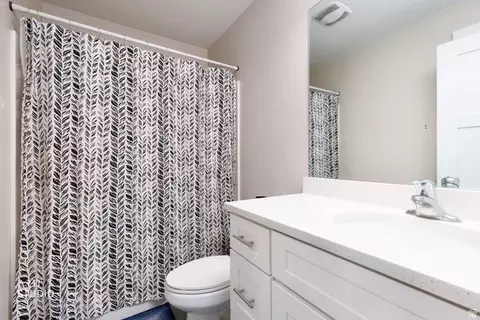 Bath - 3972 N Wood Rd, Eagle Mountain, UT 84005 photo 4 of 4