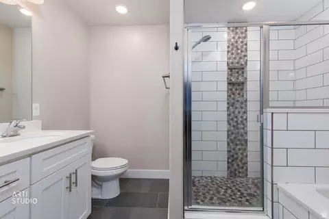Bath - 3972 N Wood Rd, Eagle Mountain, UT 84005 photo 2 of 4