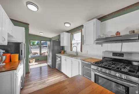 Kitchen - 468 N Duck Springs Dr, Moroni, UT 84646 photo 2 of 3