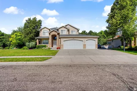 1366 Fox Pointe Dr, Kaysville, UT 84037
