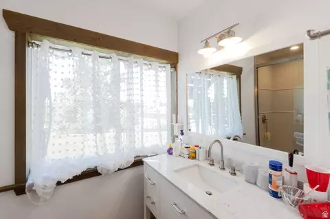 Bath - 12244 S 2000 E, Draper, UT 84020 photo 5 of 5