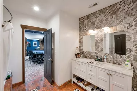 Bath - 12244 S 2000 E, Draper, UT 84020 photo 4 of 5