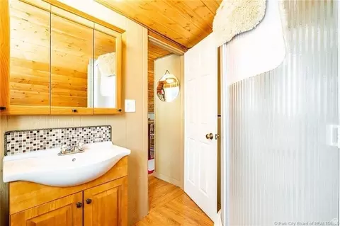 Bath - 5698 E Caribou Dr S, Oakley, UT 84055 photo 3 of 3