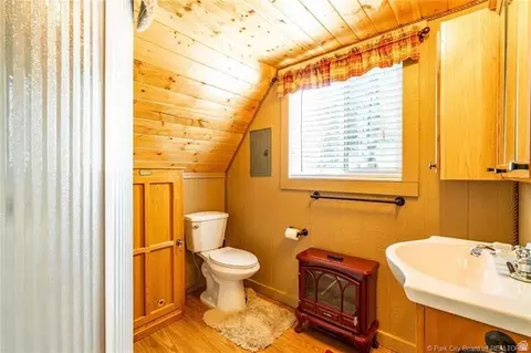Bath - 5698 E Caribou Dr S, Oakley, UT 84055 photo 1 of 3