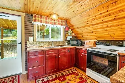 Kitchen - 5698 E Caribou Dr S, Oakley, UT 84055 photo 3 of 6