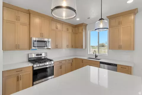Kitchen - 1692 W Rivergate Dr, Logan, UT 84321 photo 4 of 4