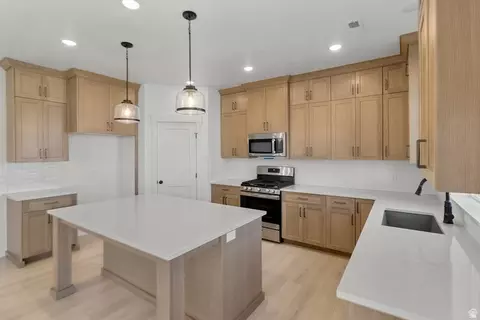 Kitchen - 1692 W Rivergate Dr, Logan, UT 84321 photo 3 of 4