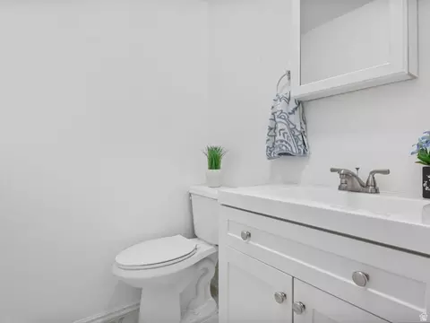 Bath - 1661 Willowbrook Dr #BLDG 12, Provo, UT 84604 photo 2 of 2