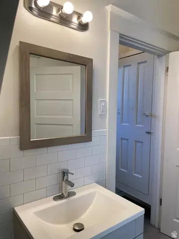 Bath - 3030 Porter Ave, Ogden, UT 84403 photo 9 of 12