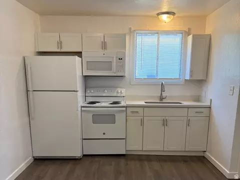 Kitchen - 3030 Porter Ave, Ogden, UT 84403 photo 5 of 11