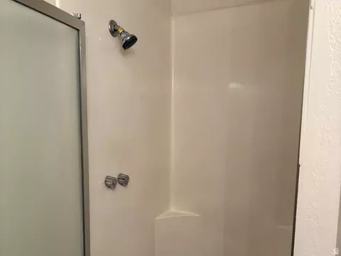 Bath - 3030 Porter Ave, Ogden, UT 84403 photo 3 of 12