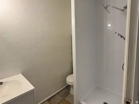 Bath - 3030 Porter Ave, Ogden, UT 84403 photo 4 of 12