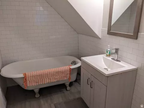 Bath - 3030 Porter Ave, Ogden, UT 84403 photo 11 of 12
