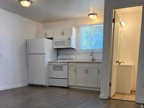 Kitchen - 3030 Porter Ave, Ogden, UT 84403 photo 3 of 11