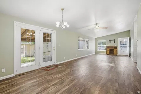 Living - 350 E Center St, Fairview, UT 84629 photo 2 of 5