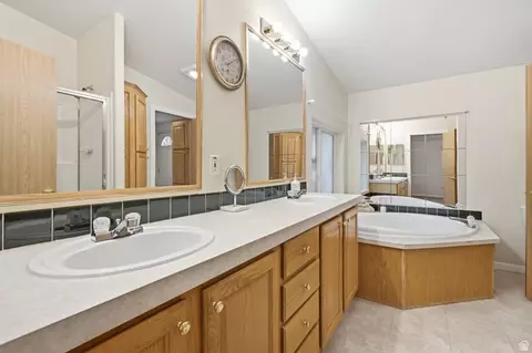 Bath - 350 E Center St, Fairview, UT 84629 photo 2 of 3