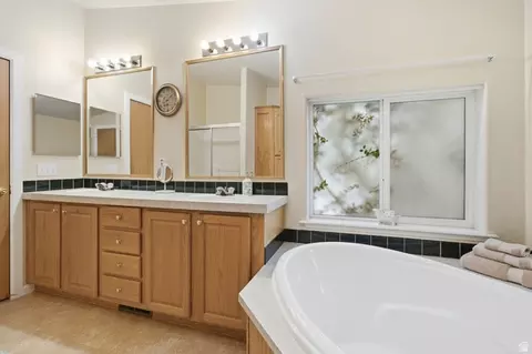 Bath - 350 E Center St, Fairview, UT 84629 photo 3 of 3