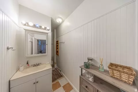 Bath - 4911 S Center St, Murray, UT 84107 photo 1 of 3