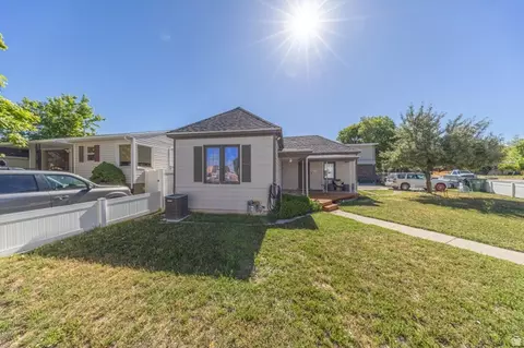Exterior - 4911 S Center St, Murray, UT 84107 photo 3 of 6