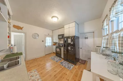 Kitchen - 4911 S Center St, Murray, UT 84107 photo 2 of 2