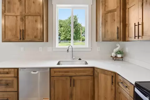 Kitchen - 167 E 400 S #2, Smithfield, UT 84335 photo 4 of 7