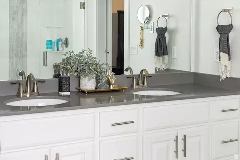Bath - 615 N 750 E, Hyde Park, UT 84318 photo 3 of 6