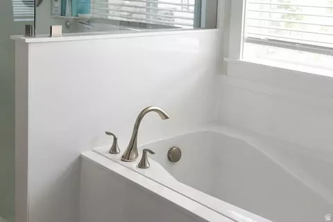 Bath - 615 N 750 E, Hyde Park, UT 84318 photo 5 of 6