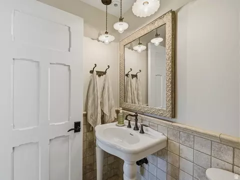 Bath - 2808 E 3025 N, Layton, UT 84040 photo 4 of 8