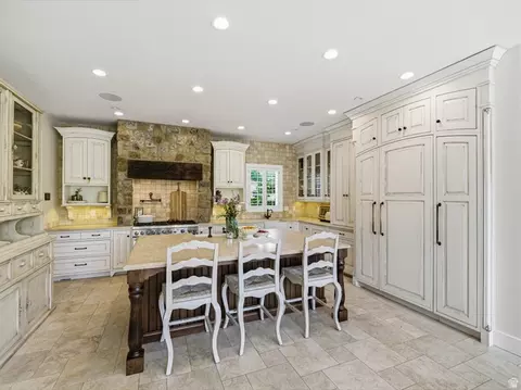Kitchen - 2808 E 3025 N, Layton, UT 84040 photo 3 of 8