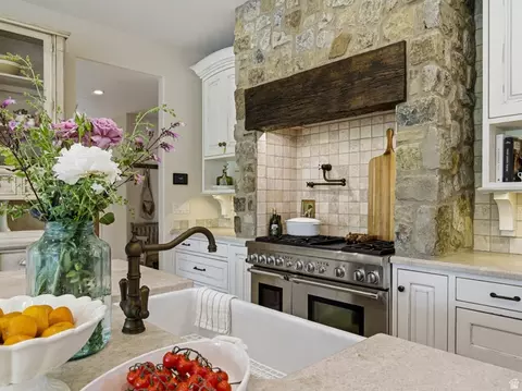Kitchen - 2808 E 3025 N, Layton, UT 84040 photo 5 of 8
