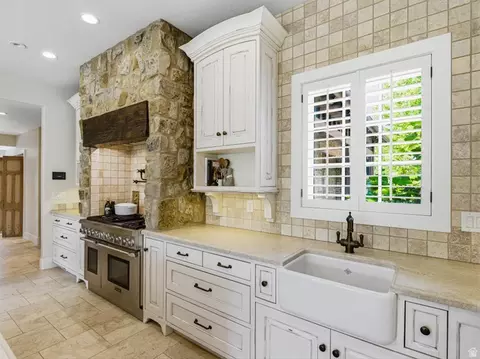 Kitchen - 2808 E 3025 N, Layton, UT 84040 photo 4 of 8