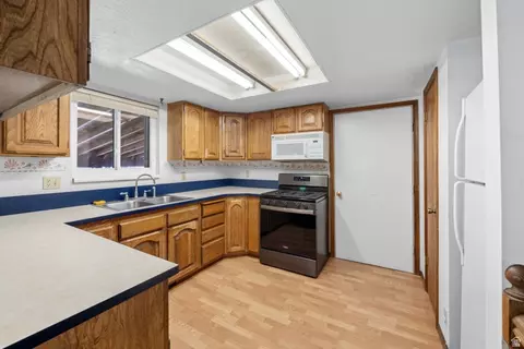 Kitchen - 273 N 200 E, Delta, UT 84624 photo 3 of 4