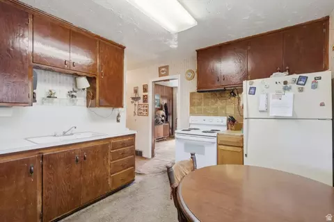 Kitchen - 10850 S 1700 E, Sandy, UT 84092 photo 2 of 2