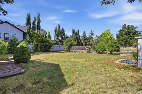 Exterior - 10850 S 1700 E, Sandy, UT 84092 photo 4 of 6