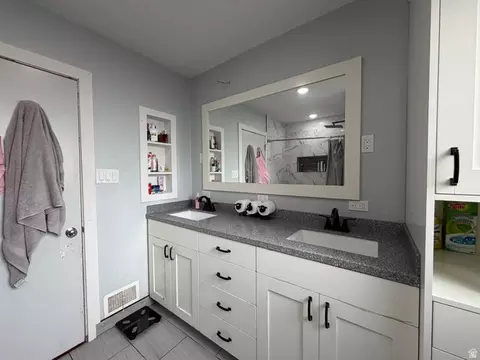 Bath - 65 S 100 E, Fillmore, UT 84631 photo 2 of 3