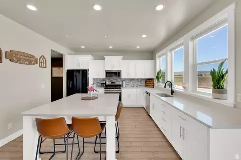 Kitchen - 1857 E Thunder Gulch Rd, Eagle Mountain, UT 84005 photo 2 of 5