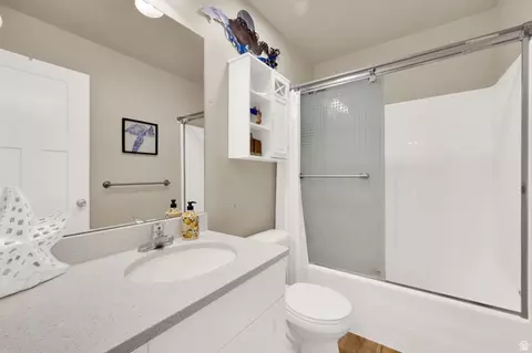 Bath - 1857 E Thunder Gulch Rd, Eagle Mountain, UT 84005 photo 5 of 6