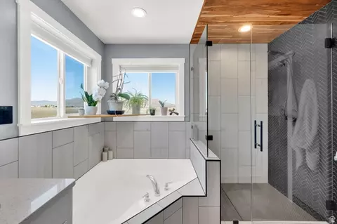 Bath - 1857 E Thunder Gulch Rd, Eagle Mountain, UT 84005 photo 3 of 6