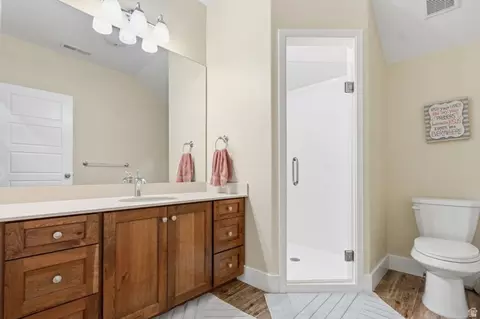Bath - 672 E Perry Holow Dr, Mapleton, UT 84664 photo 4 of 6