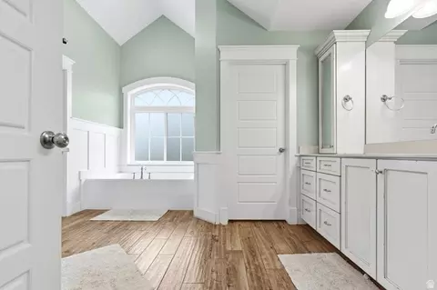 Bath - 672 E Perry Holow Dr, Mapleton, UT 84664 photo 2 of 6