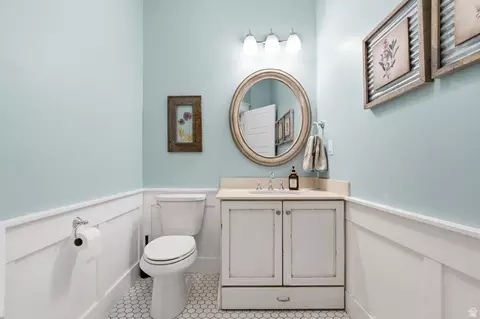 Bath - 672 E Perry Holow Dr, Mapleton, UT 84664 photo 3 of 6