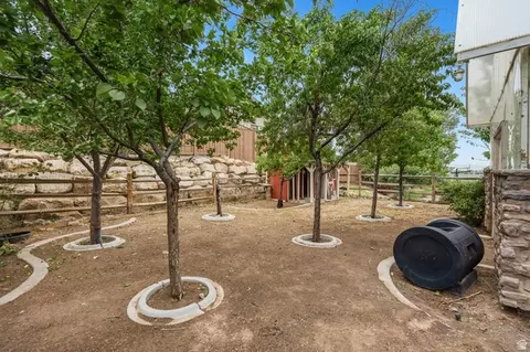 Exterior - 672 E Perry Holow Dr, Mapleton, UT 84664 photo 23 of 27