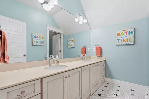 Bath - 672 E Perry Holow Dr, Mapleton, UT 84664 photo 5 of 6