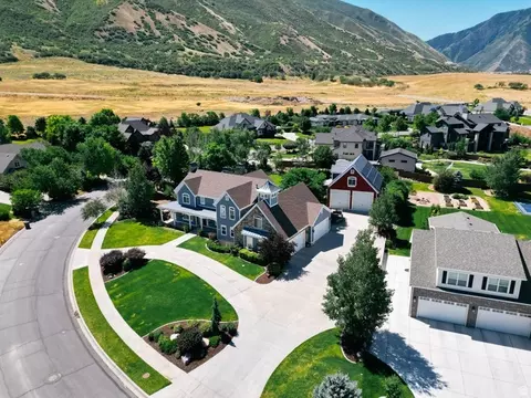 View/Area - 672 E Perry Holow Dr, Mapleton, UT 84664 photo 2 of 7