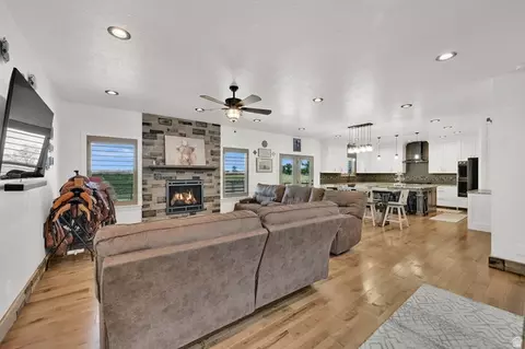 Living - 643 S 4100 W, Ogden, UT 84404 photo 3 of 3